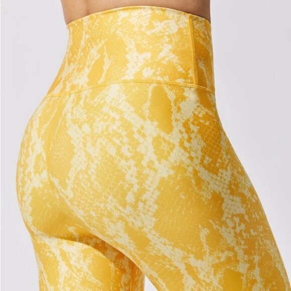 Carbon 38 Printed High Rise 7/8 Legging in Kumquat Snake Yellow reptile Size S - Picture 3 of 10